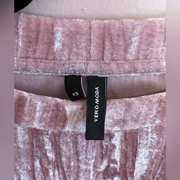 Vero Moda Crushed Velvet top - Picture 3 of 3